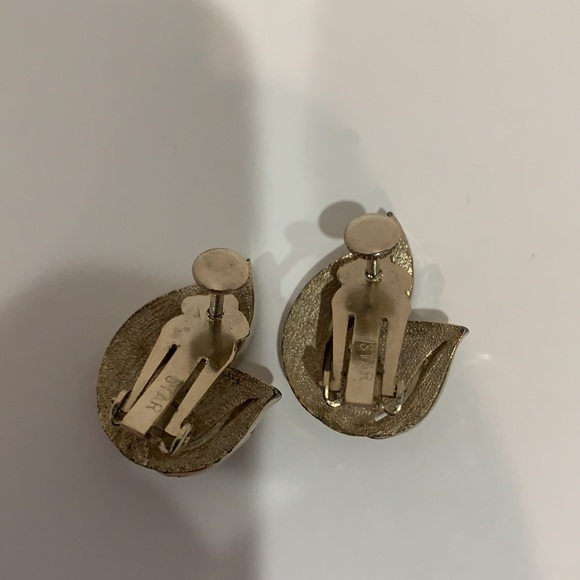 Vintage Gold Toned Brushed Leaves/Swirl Earrings - Picture 3 of 5